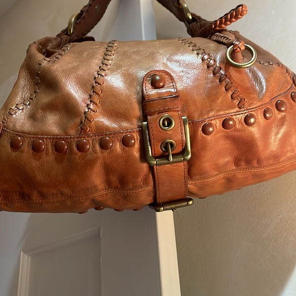 Isabella FIORE soft caramel color hobo style bag approx 16” w X 10” h 5.5” D - Picture 4 of 16